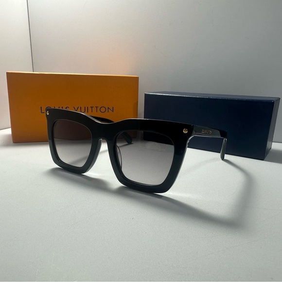 Louis Vuitton Elegant Black Sunglasses - Picture 1 of 7